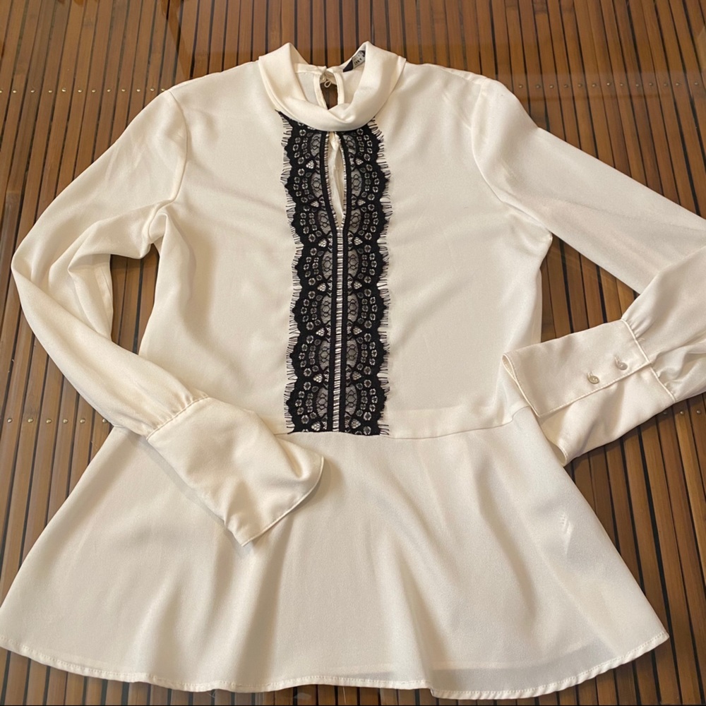 Zara lace blouse small